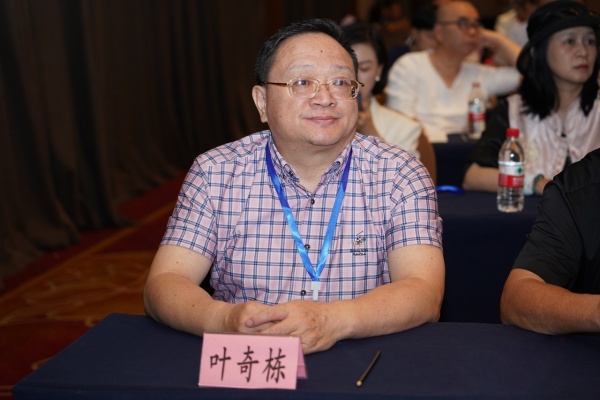 叶奇栋 先生